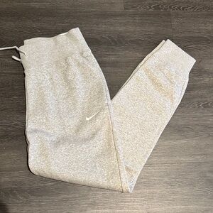 NWT Nike Women's Standard Fit High Rise Joggers